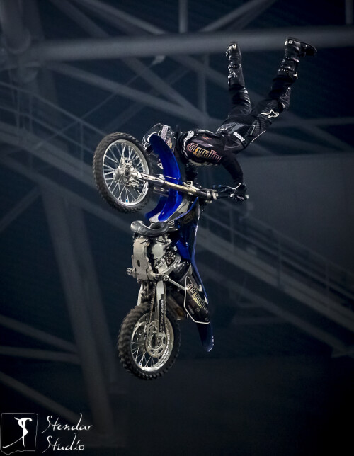 monster x tour 8122162112 l