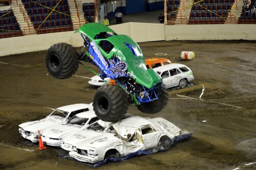 monster truck 046 8544440945 l