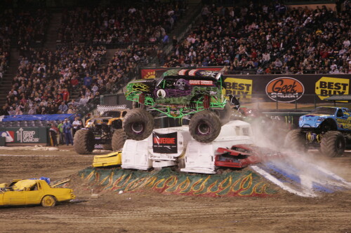MONSTER JAM 11009 B 320