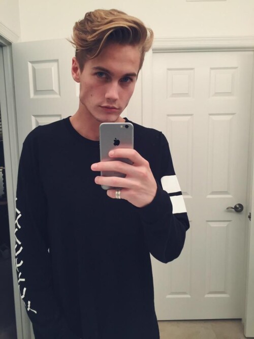 tumblr pxsv3hCRWG1s804p0o1 1280