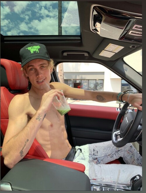 tumblr pql559Qumg1vl7yyro1 1280