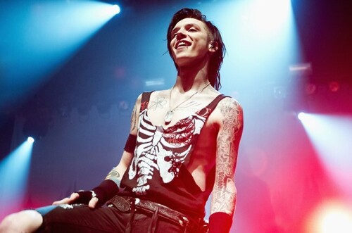 andy biersack of black veil brides 2013 billboard 650 compressed