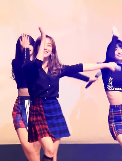 NFWDXA.webm