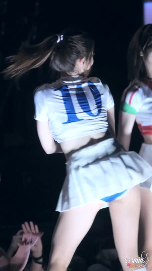 [353][Eunsol (Bambino) swings her hip][3lyqes][150922][GroundedFancyInchworm]