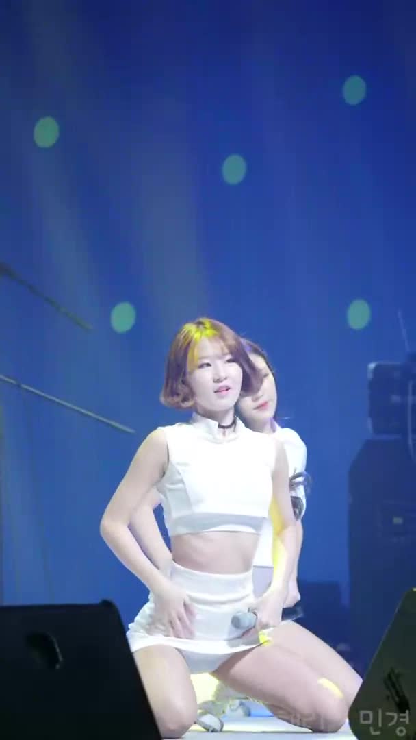 NfNbn9.webm