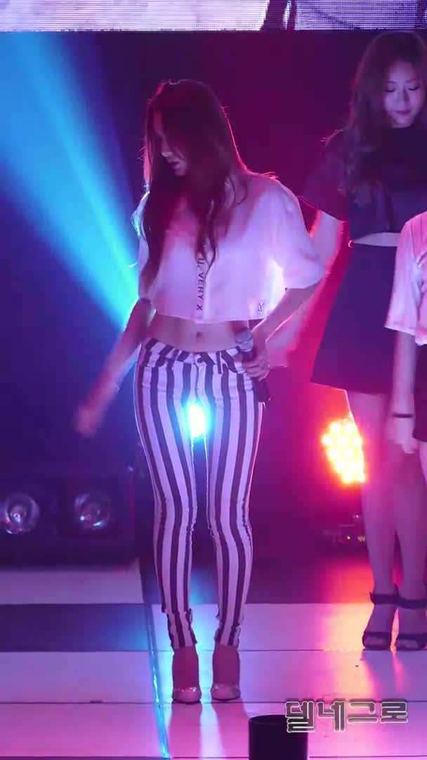 NfPakx.webm