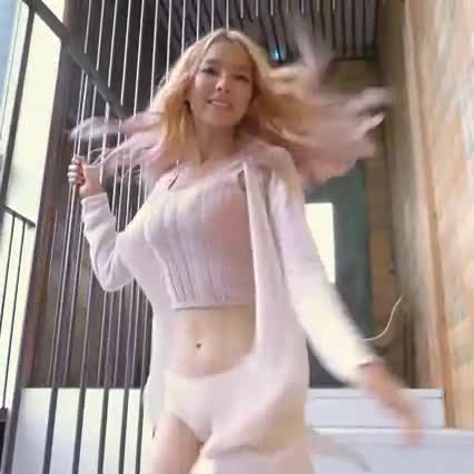 NfXGc3.webm