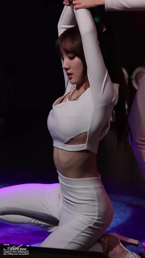 [177][STELLAR Minhee Underboob & Cleavage][2ykru7][150310][MagnificentWelldocumentedHorsemouse]