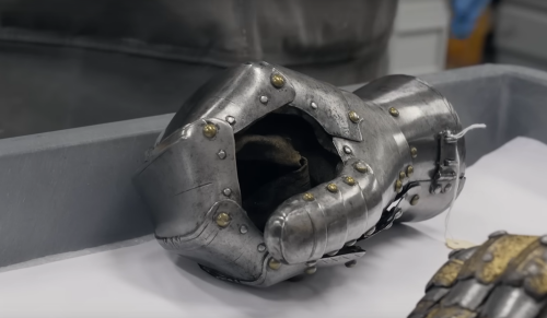 early 16th century germanic locking gauntlet