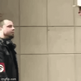TAhGDq.gif