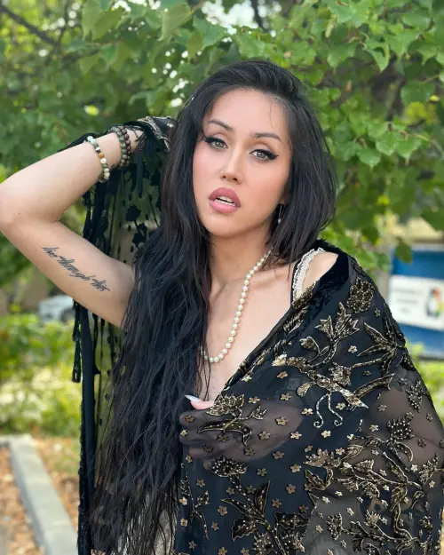 adore delano continues her journey and is becoming even v0 5do7didnbypd1